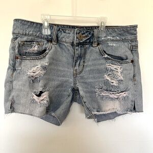 American Eagle mid rise distressed light wash jean shorts size 4